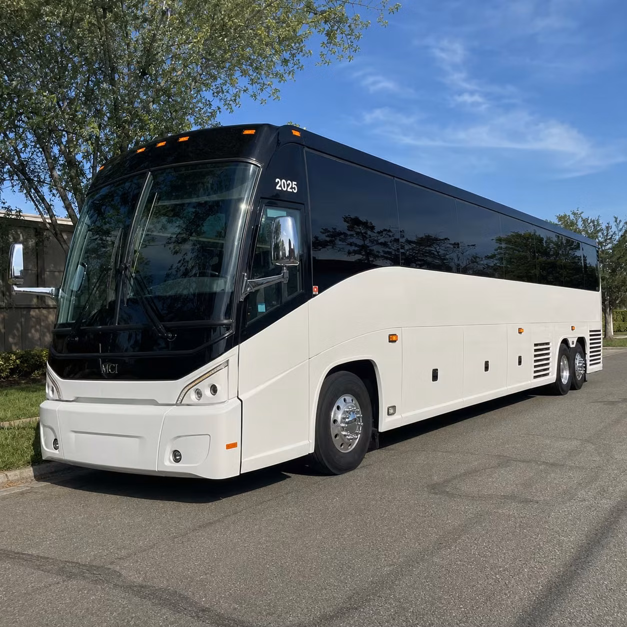 find the right bus for military personnel transfers throughout palm beach county